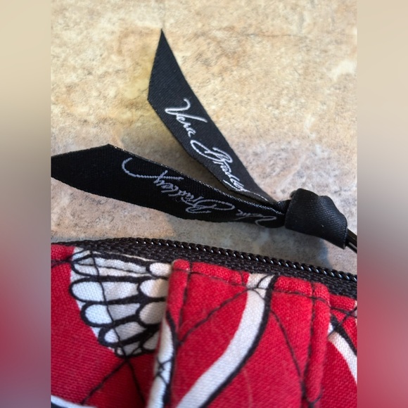 COPY - Vera Bradley Deco Daisy Pattern Carry It All Wristlet Wallet - Red Black… - Picture 4 of 13